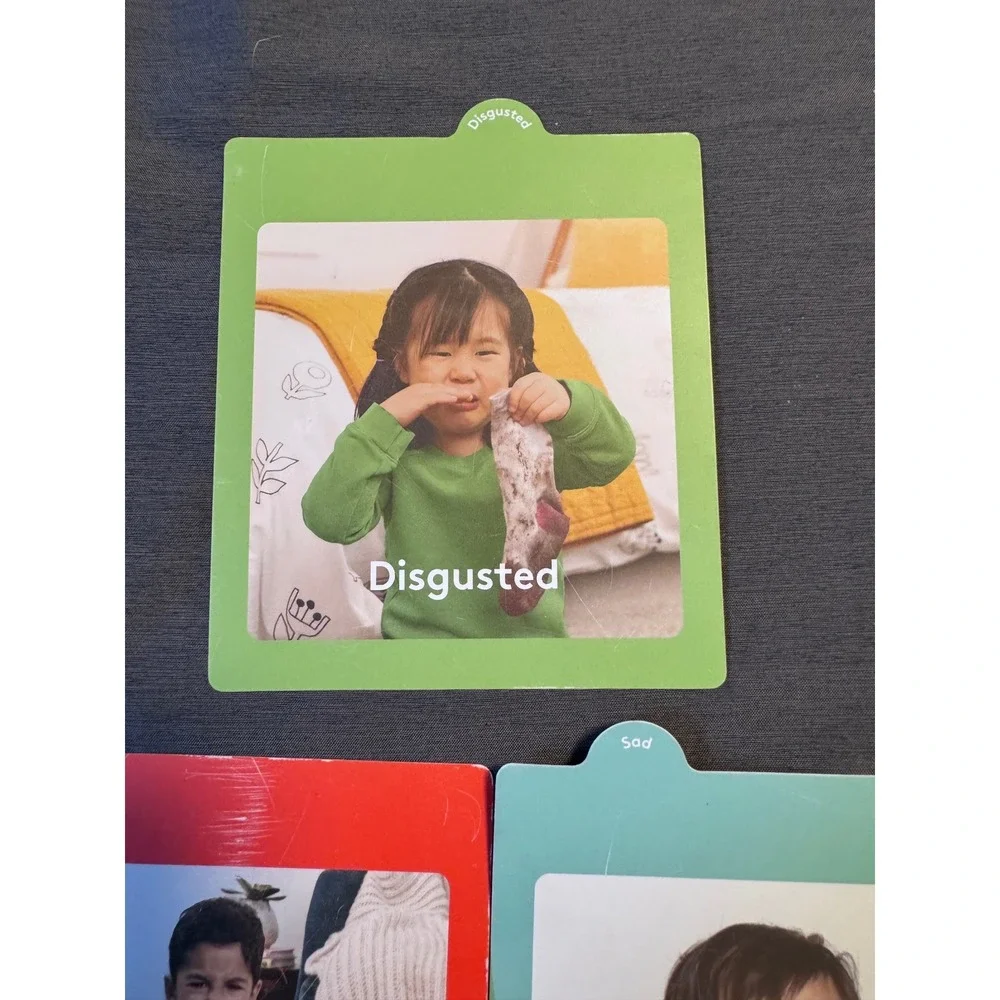 Lovevery My Mood Mirror Toddler Emotional Learning Toy with 5 Emotion Cards